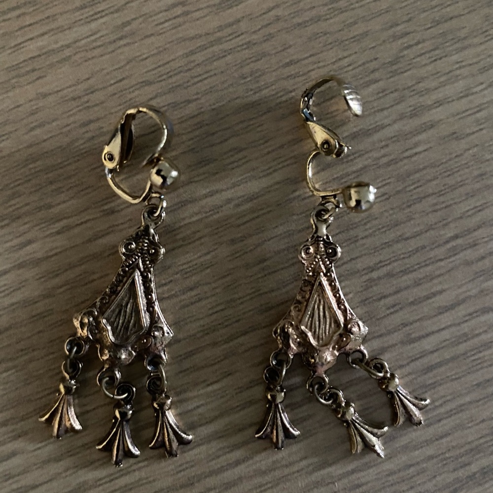 Vintage clip on earrings gold